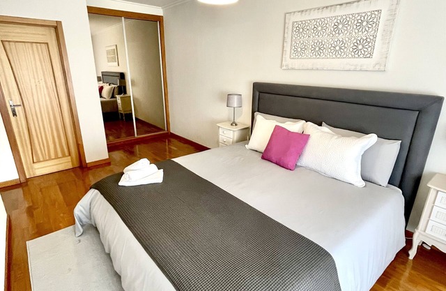 Centre of Arcos 5 min walk from the river beach Rio Vez!