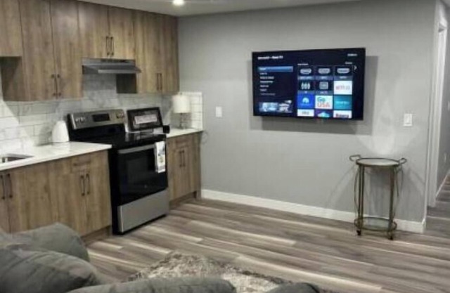 Centre Street 2bed Upper Suite - 4408