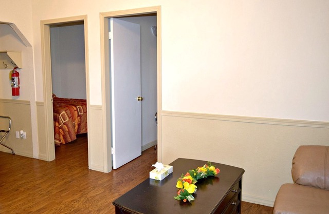 Centre Suites Inns Motel