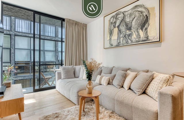 Centric 2 BR Condo - Gym - Open Air Cinema