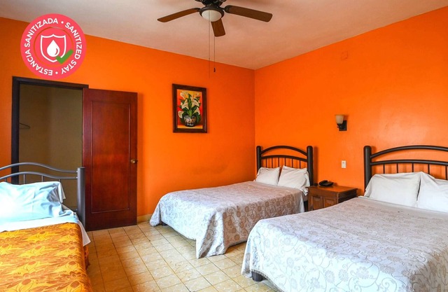 Centric family room Sleeps 7 + WiFi & terrace