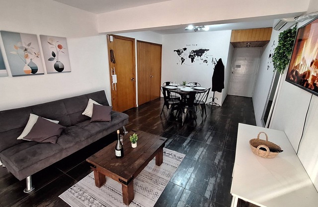 Centric Loc : Sleeps 5 : Balcony : High-Speed WiFi