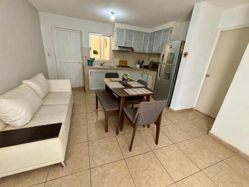 Centrico, Cama King Size & Cocina Cerca de la UAS