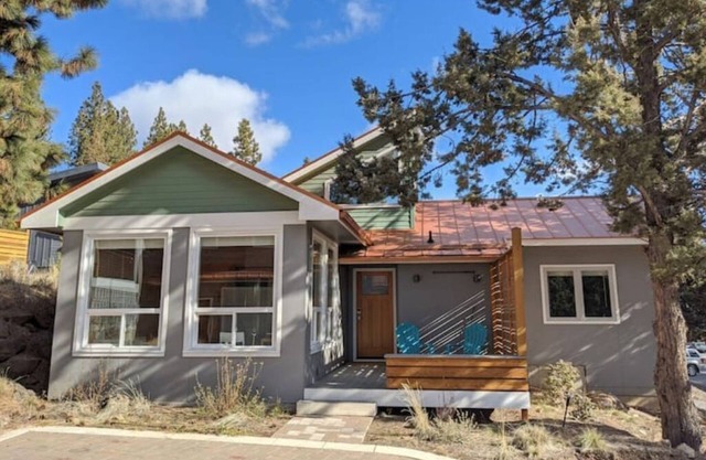 Century Chalet - Tons of Light & Amazing Location!