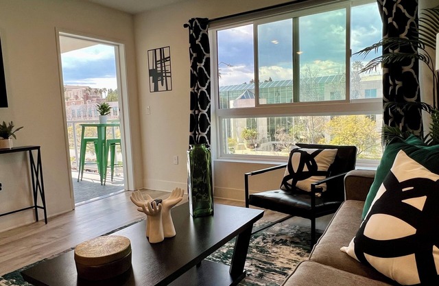 Century City Fancy West Hollywood 2br w/Parking