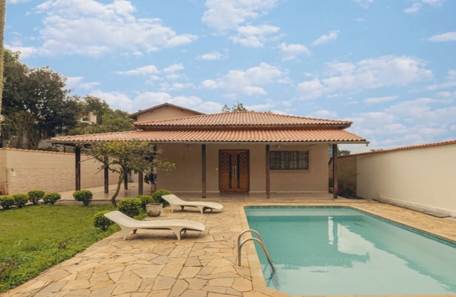 Chácara com churrasqueira, salão de jogos e Wi-fi