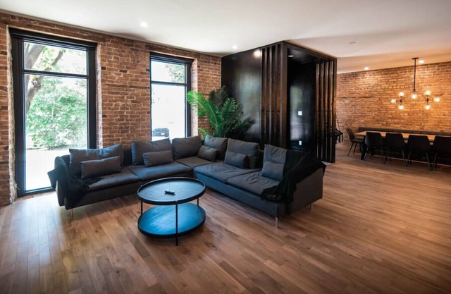 Château Deluxe / Vieux-Québec, Énorme Maison