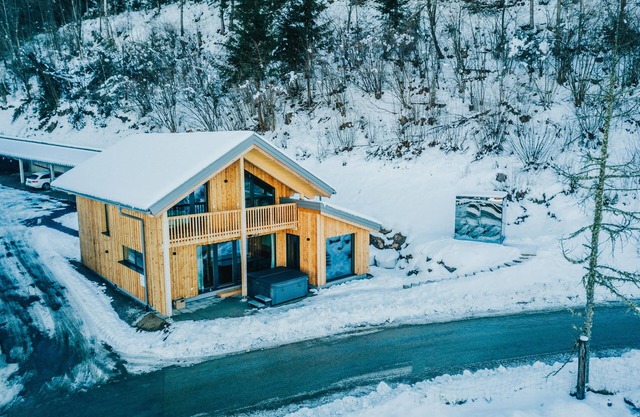 Chalet mit Sauna und Whirlpool anbei Skigebiet