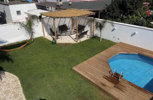 Charming detached villa with pool a few steps from the sea