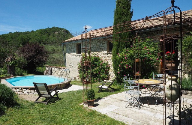 Charakterhaus in der Provence mit Gartenterrasse und Pool im Luberon Park