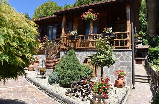 HUT IMMERSED IN THE HEART OF THE CASENTINESE FOREST