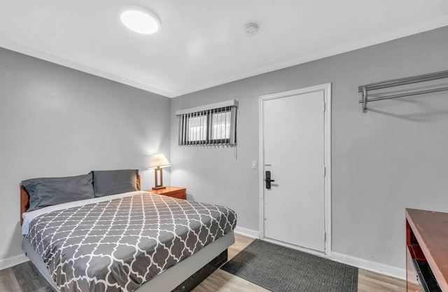 Charming Private Room in Browntown for 2, Detroit