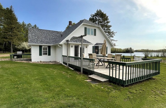 Chain of Lakes Lodge, 4bd with access to 4 Lakes!