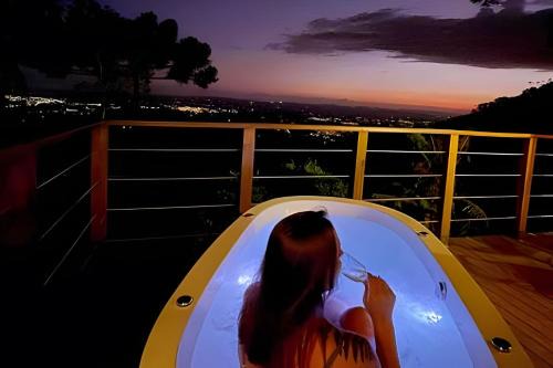 Chalé com banheira e lareira - 20 min de Gramado