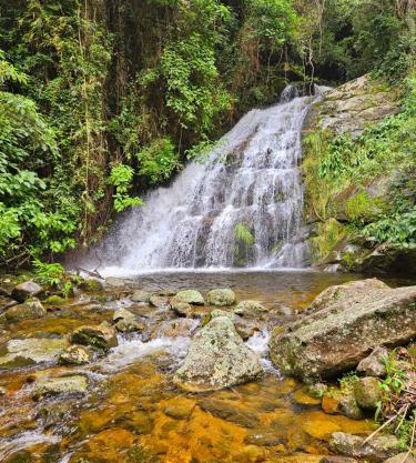 Chalé da Cachoeira - Cachoeira particular dentro da hospedagem
