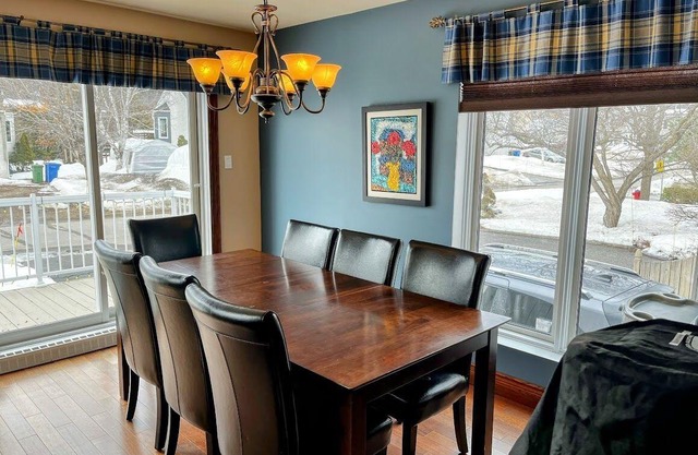 Chalet Mont Sainte Anne with superb view of the ski mountain and wood fireplace