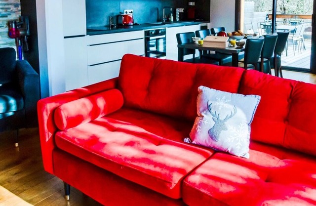 Chalet 'Au Pied De L'arcluse' with Mountain View, Wi-Fi and Air Conditioning