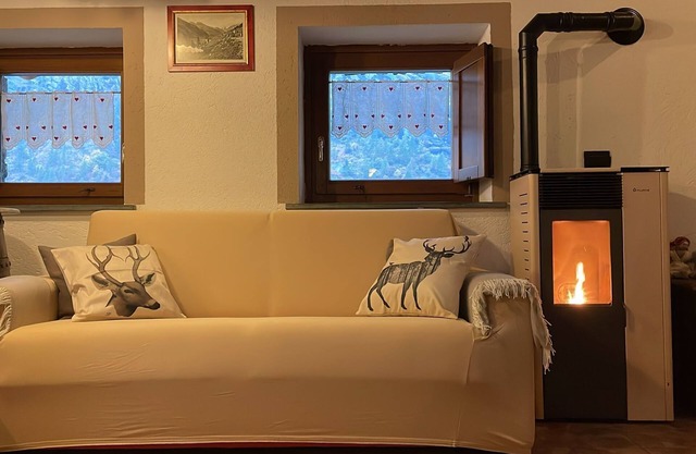 Chalet a stone's throw ski slopes