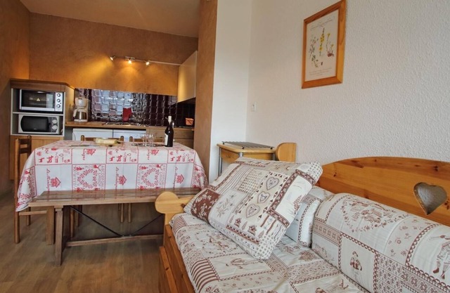 Apartment-Ensuite Bad-Balkon- 17 & 27