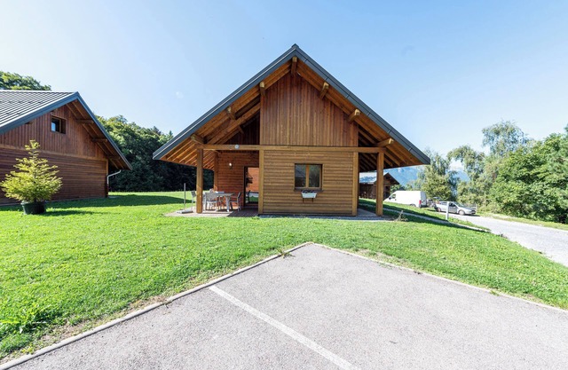 Chalet 'Arclosan - Val De Tamié' mit Bergblick, privater Terrasse und Wi-Fi