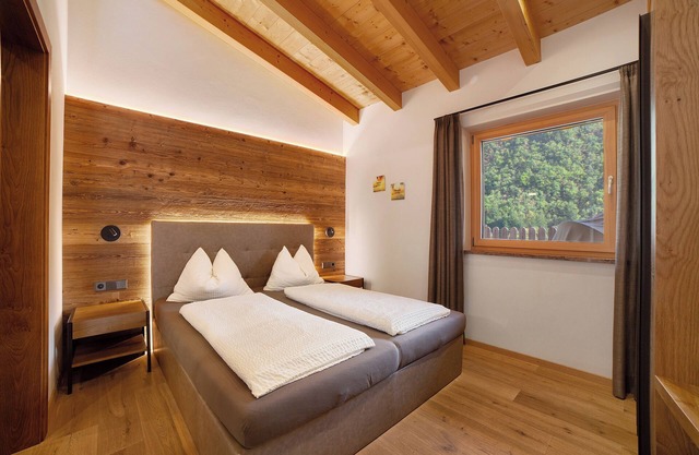 Chalet 'Azalee' mit Bergblick, Gemeinschaftspool und WLAN