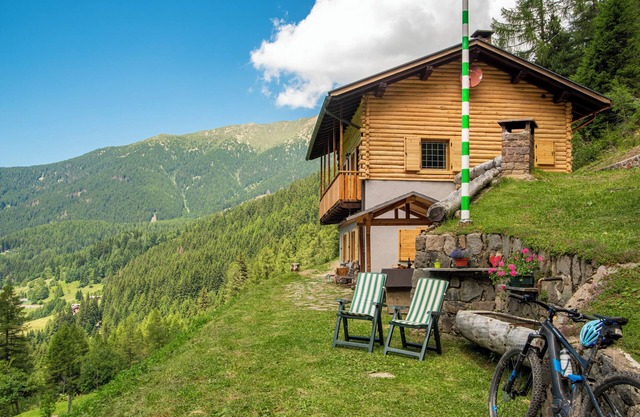 Chalet "Baita dei Minatori Val dei Mocheni" mit Bergblick, privater Terrasse und WLAN