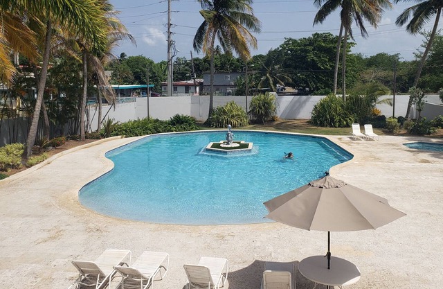 Chalets Beach Condo, Family-sized "6" guest w/ Pools and Free Parking