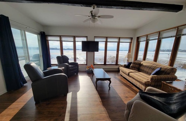 Chalet Blü- intime sur le lac avec spa et de nombreux équipements!