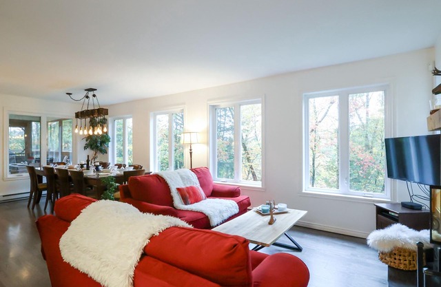 Chalet Bord de Rivière Tranquille & Privé Spa Billard Quai a 20 min de Tremblant