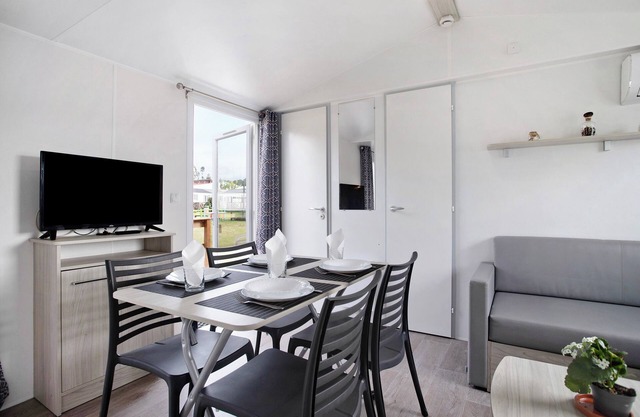 Chalet 'Bungalow T2 I - 15 Min. von Nazaré' mit Gemeinschaftspool, privater Terrasse und Klimaanlage