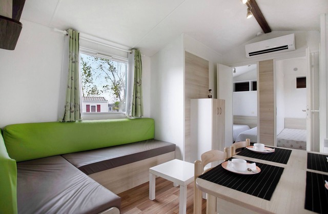 Chalet 'Bungalow T3 I - 15 Min. von Nazaré' mit Gemeinschaftspool, privater Terrasse und Klimaanlage