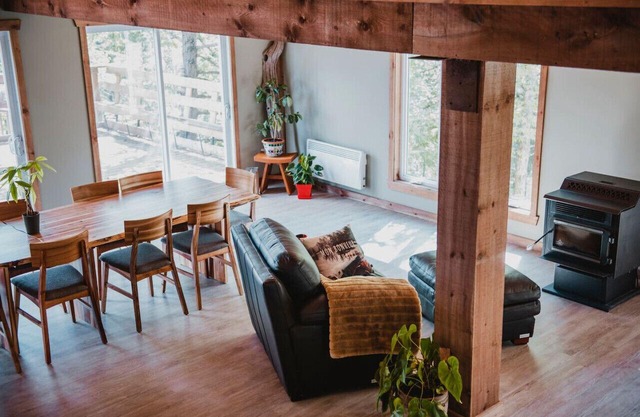 Chalet Cadieux – Waterfront Getaway with Hot Tub, Views & Outdoor Adventures