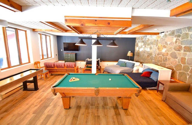 Chalet de l'Auberge: Lake with Beach, SPA & Billiards