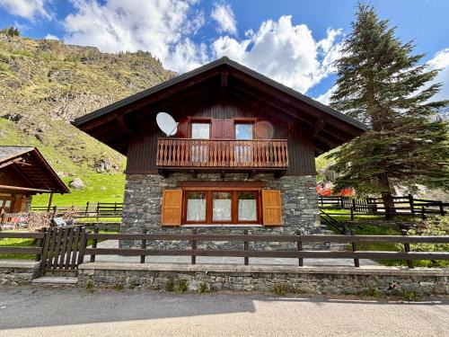 Chalet Caldo & Accogliente a Cheggio "Obrigado House"