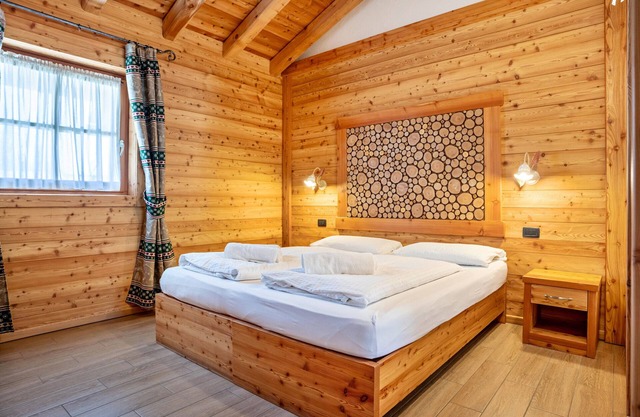 Chalet 'Camping Faè' mit Bergblick, privater Terrasse und WLAN