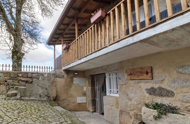 Chalet 'Cantinho De Tourem' mit Bergblick, privater Terrasse und Wi-Fi