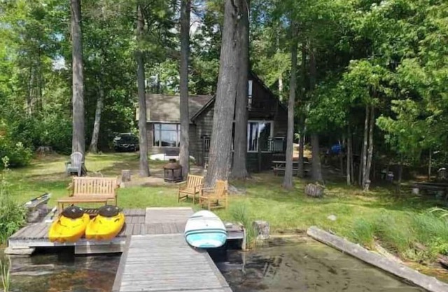 Chalet Casa Nina/ waterfront cottage