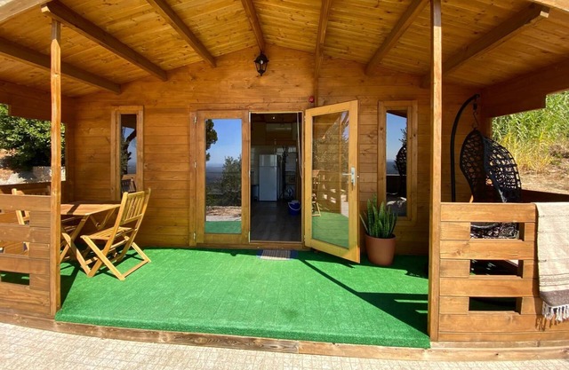 Chalet "Chalé" with Mountain View, Shared Pool & Wi-Fi