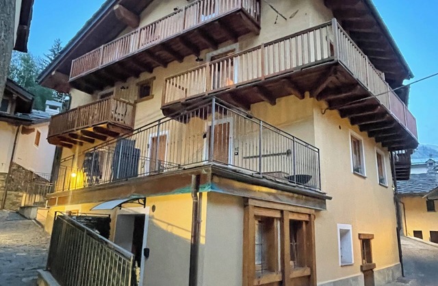 Chalet Coeur du Village – Cozy Alpine Retreat in the Heart of La Thuile!