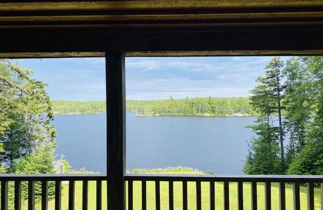Chalet Drive - Lakefront Cottage