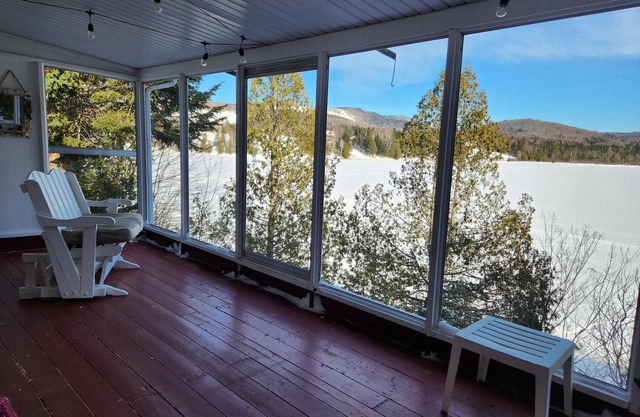 Chalet du cap Accès Privé Avec Quai au Lac. Animaux de Compagnie Acceptés