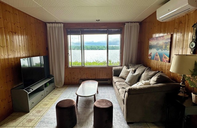 Chalet du lac du Huit, Bord de L'eau