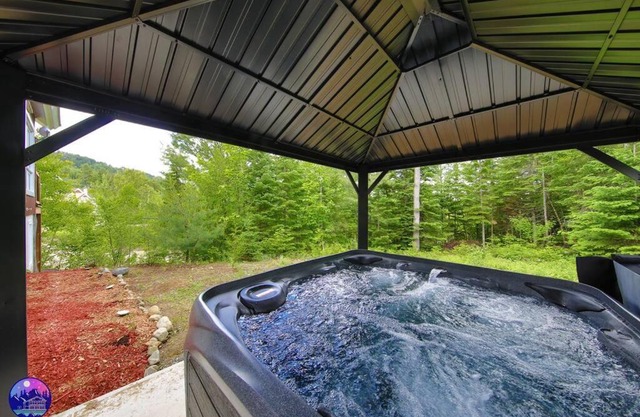 Chalet du Sommet- Pet Friendly- SPA- St-Côme