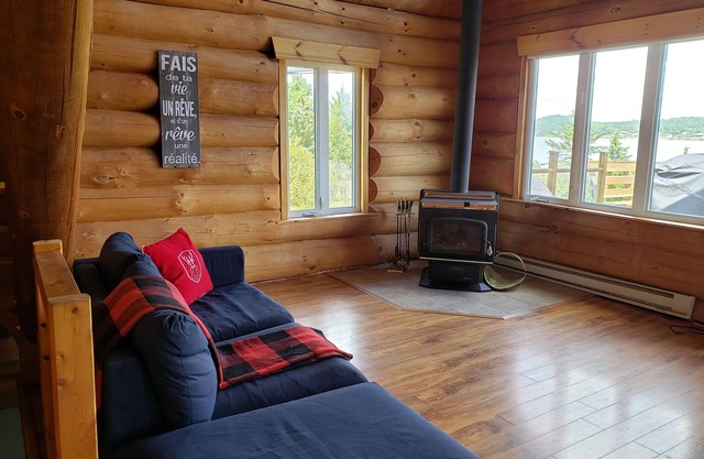 Chalet am Ufer des Lac Aylmer SPECIAL 3e NUIT GRATUITE