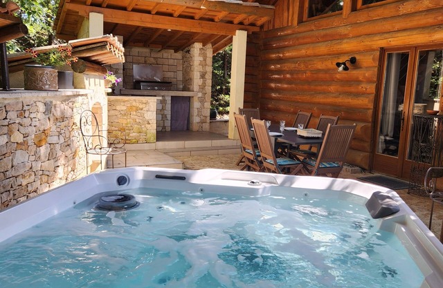 UNGEWÖHNLICHES CHALET / GITE in LOGS 5 Pers. MIT SPA