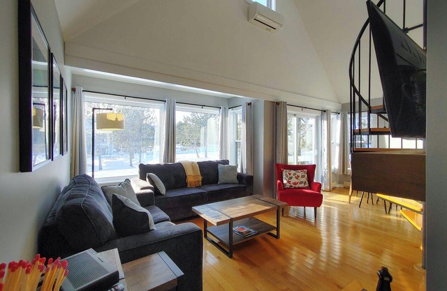 Chalet Escapade Orford - Great golf and ski escape 5 minutes from Mont-Orford