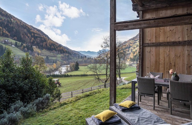 Chalet "Ferienhaus im Stadl" mit Bergblick, WLAN, Sauna, Terrasse & Garten