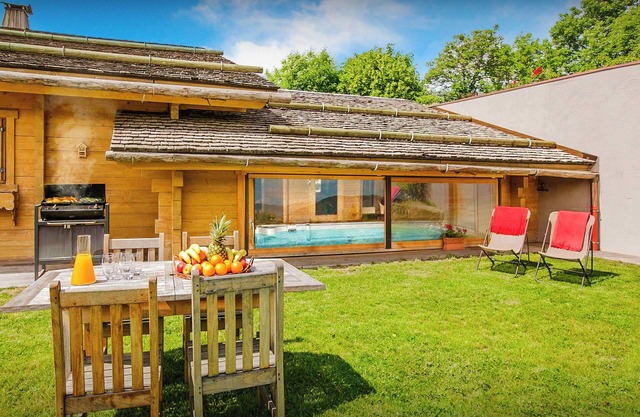 Luxuriöses 5-Sterne-Hotel mit Swim-Spa, Sauna, Heimkino, WLAN - OVO Network