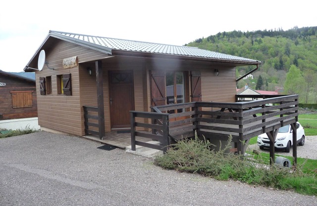 Chalet am Fuße des elsässischen Ballons in der Nähe von Geschäften, während es ruhig ist