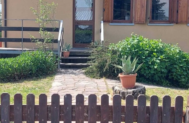 Das Chalet "Grazia" befindet sich auf dem Pizzorne-Plateau in einer ruhigen Gegend